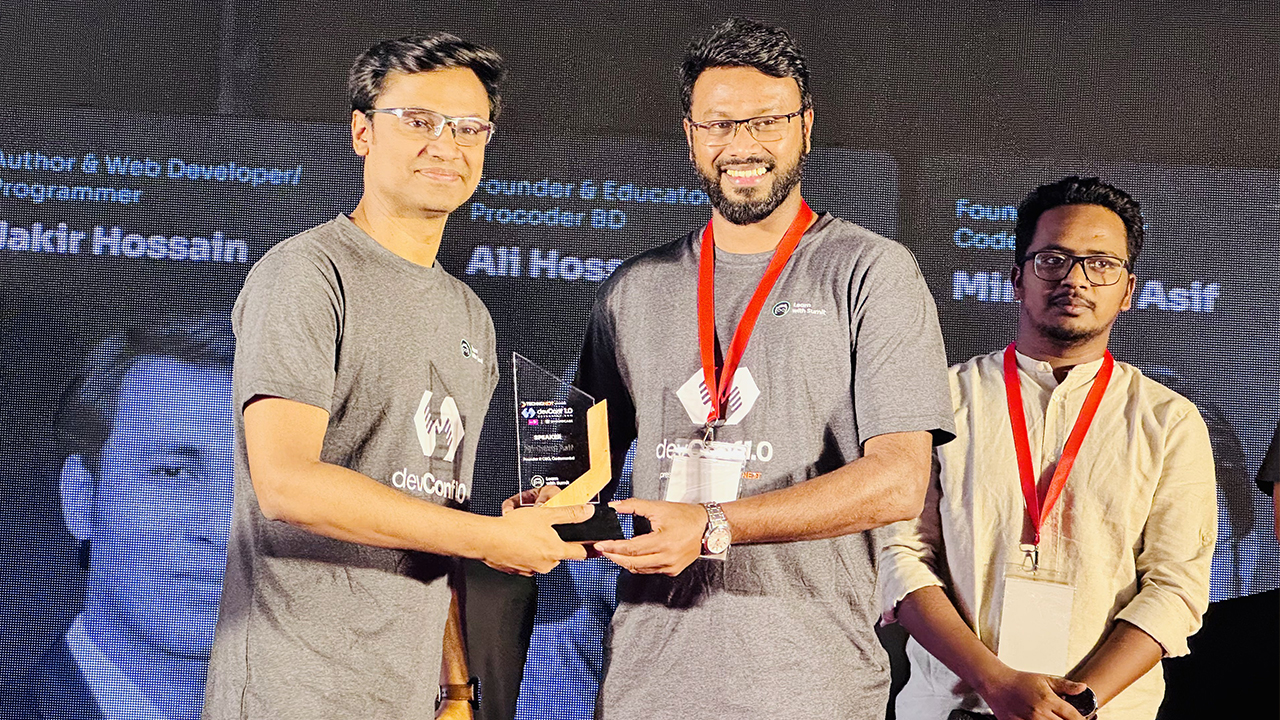 minhazul asif receive award at devconf 1.0